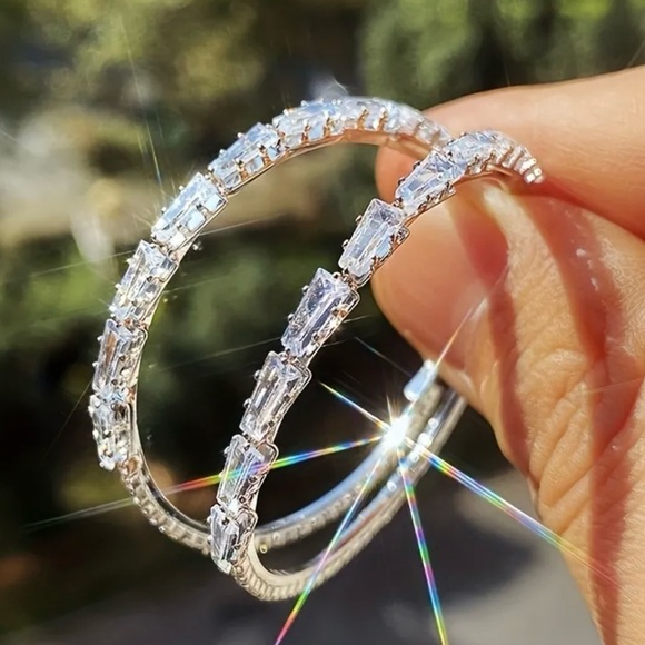 Jewelry - SPARKLING GRADIENT SQUARE CUT HOOP EARRINGS